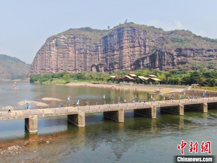 龙虎山马拉松首设全程组 4000选手畅跑山水画卷